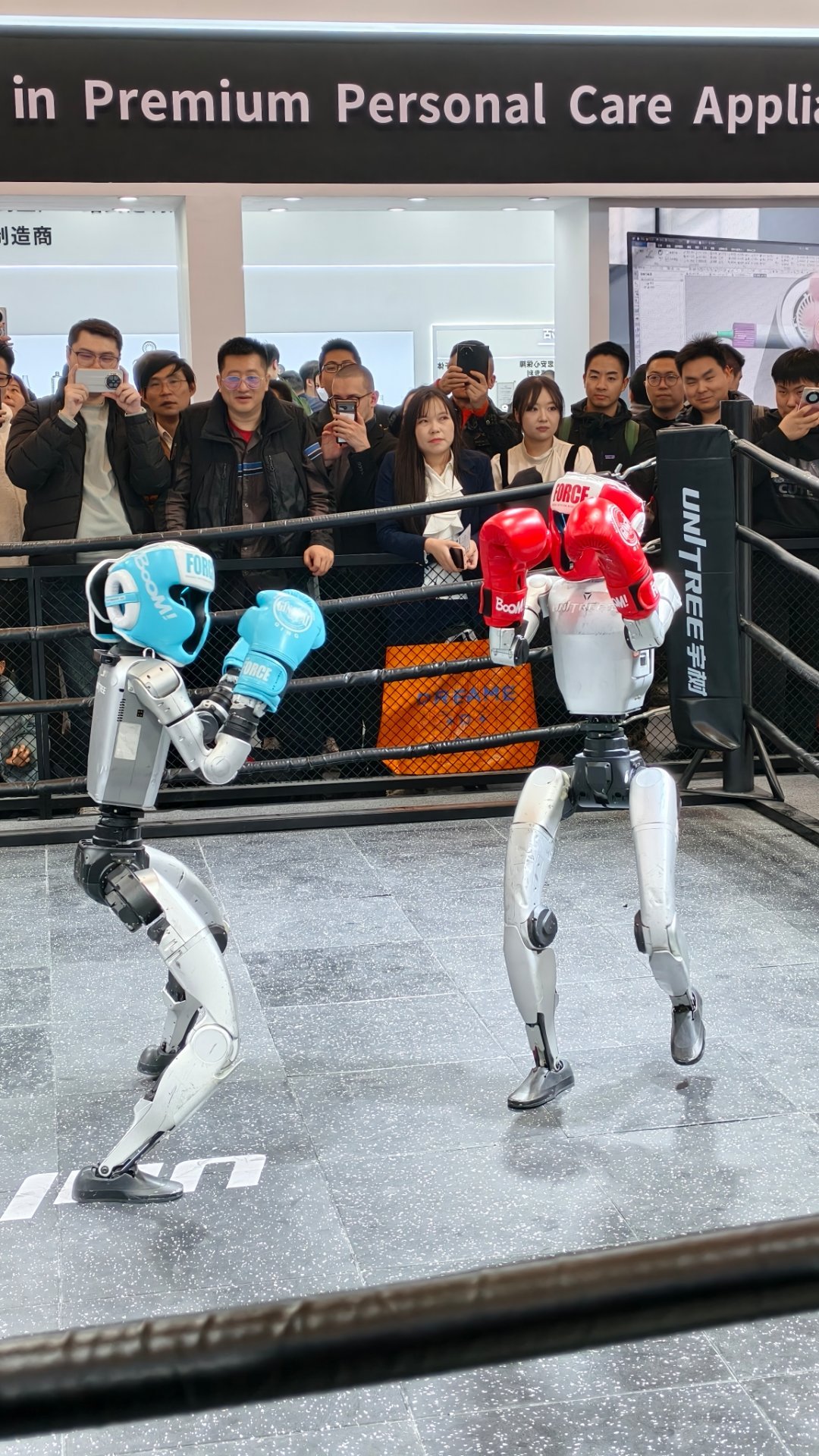 今年AWE2026机器人的出现频率明显很高，功能性也非常的全面！从炒菜机器人叠衣