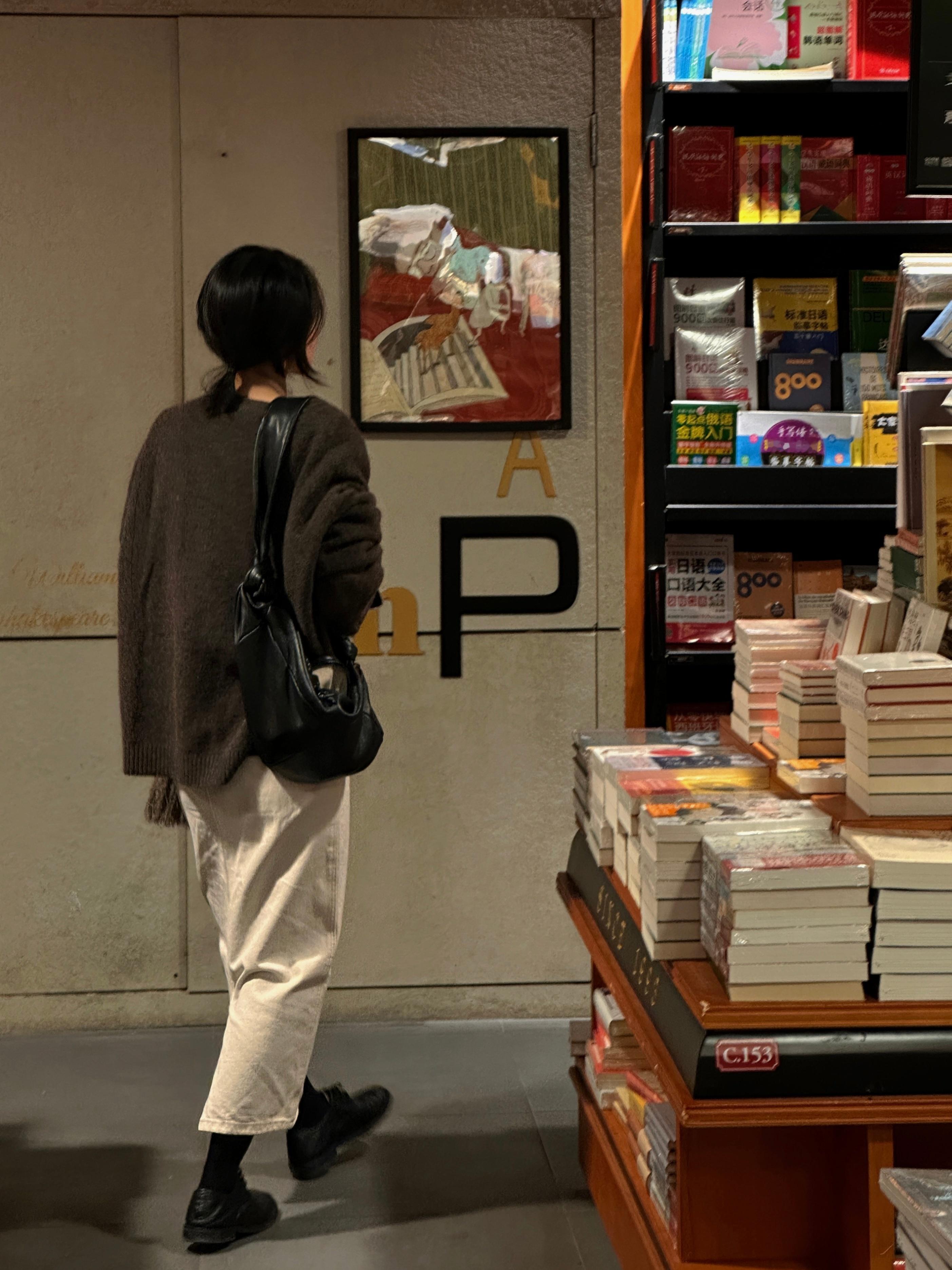 过好每一天，演好当下的剧本。朝着心中的目标前进，才能拒绝随波逐流，才能拒绝跟别人