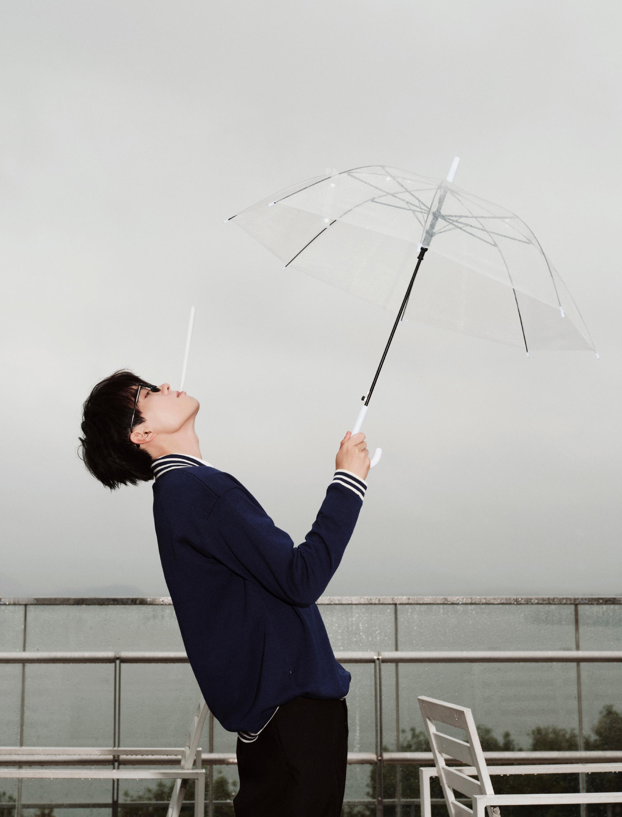 #周翊然撑伞图含金量还在上升#脑海中想起那句“等你下课一起走好吗”❗️❗️周翊然