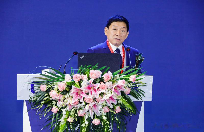 “过去三十年，中国汽车工业经历技术引进、合资合作，再到如今的自主研发，不断创新、