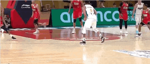 自抛自扣！麦…迪…基？广州男篮vs北京男篮