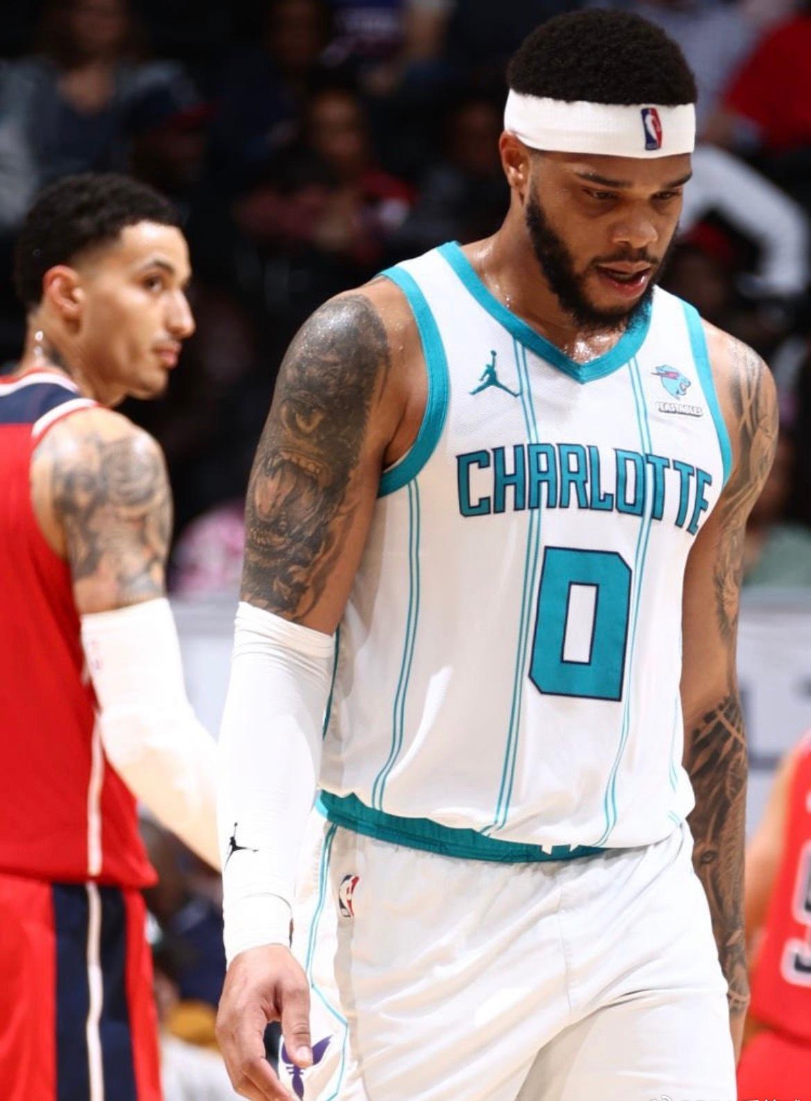 据Sam Amick报道，雄鹿队对迈尔斯·布里奇斯表现出了浓厚的兴趣，但夏洛特黄