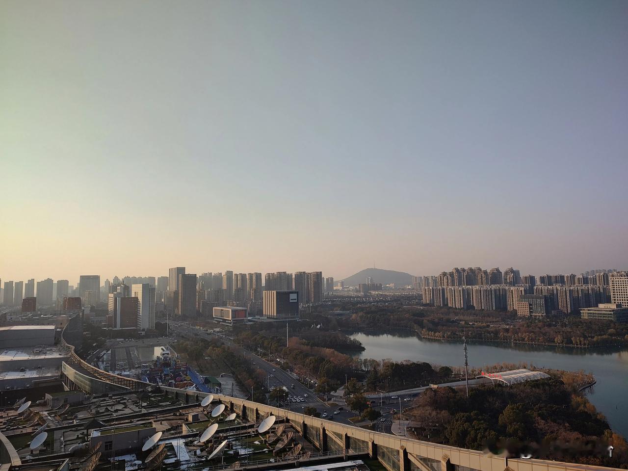 录音里我的声音怎么和我自己听到的声音不一样，只有我一个是这样的吗？我听到的声音该