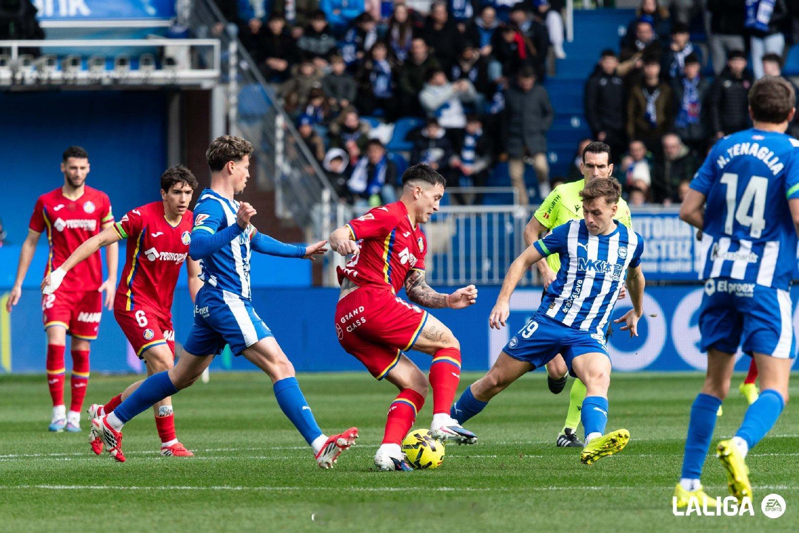 半场｜阿拉维斯 0-0 赫塔菲上半场双方暂无进球，让我们期待下半场的比赛。lal