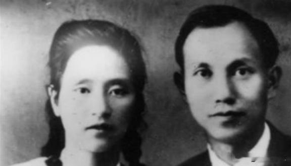 没想到！党组织给了他30两黄金，让他去做生意，做什么不管，但组织什么时候要钱都得