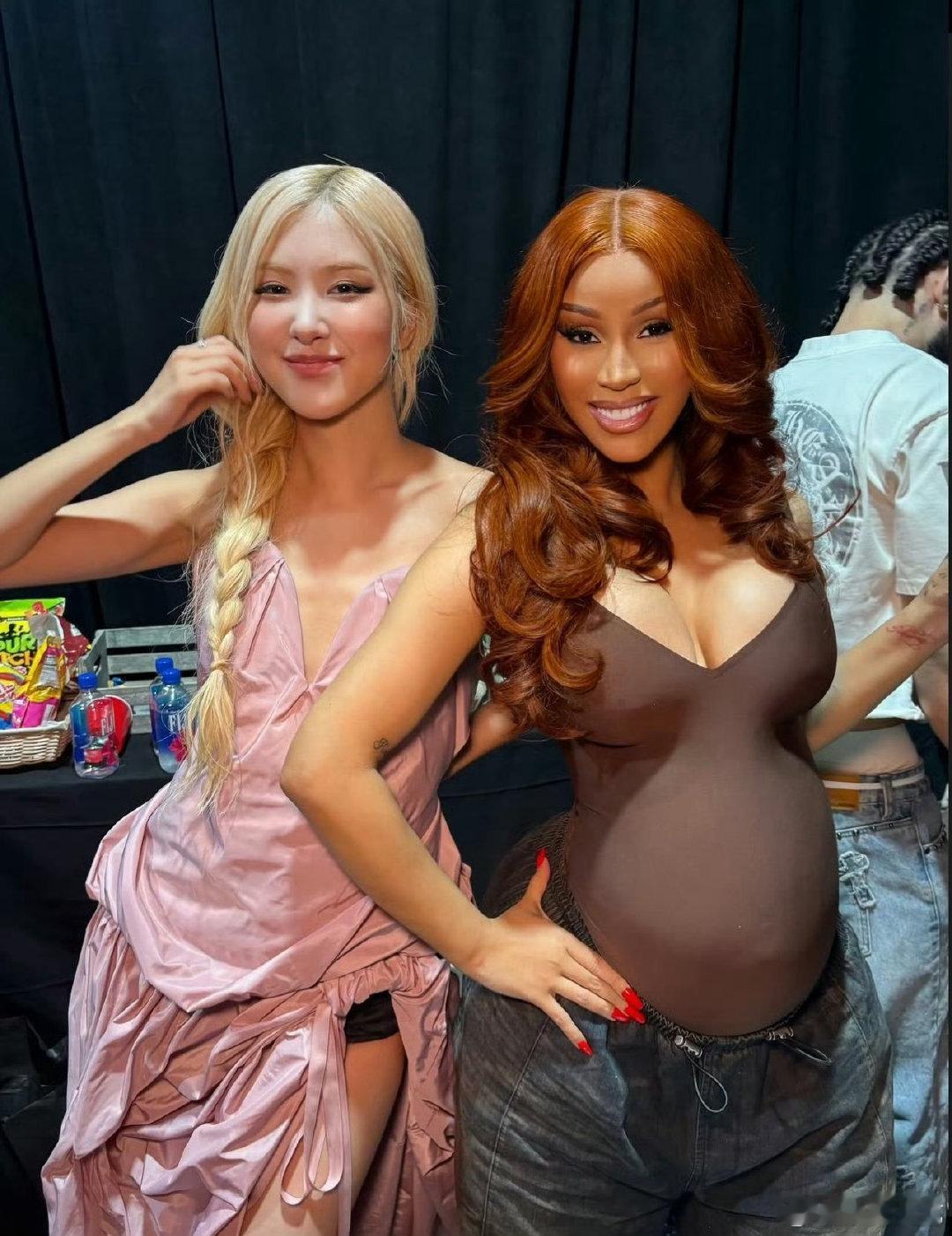 朴彩英CardiB合照朴彩英CardiB合影 朴彩英CardiB合照 ​，好美呀