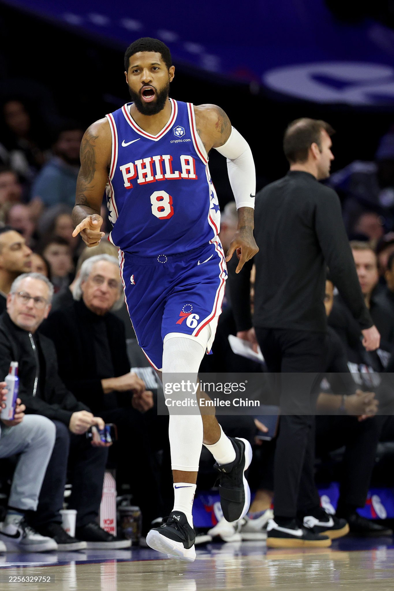 全场比赛结束：76人队主场107-133不敌骑士队！中规中矩！乔治今日上场近30