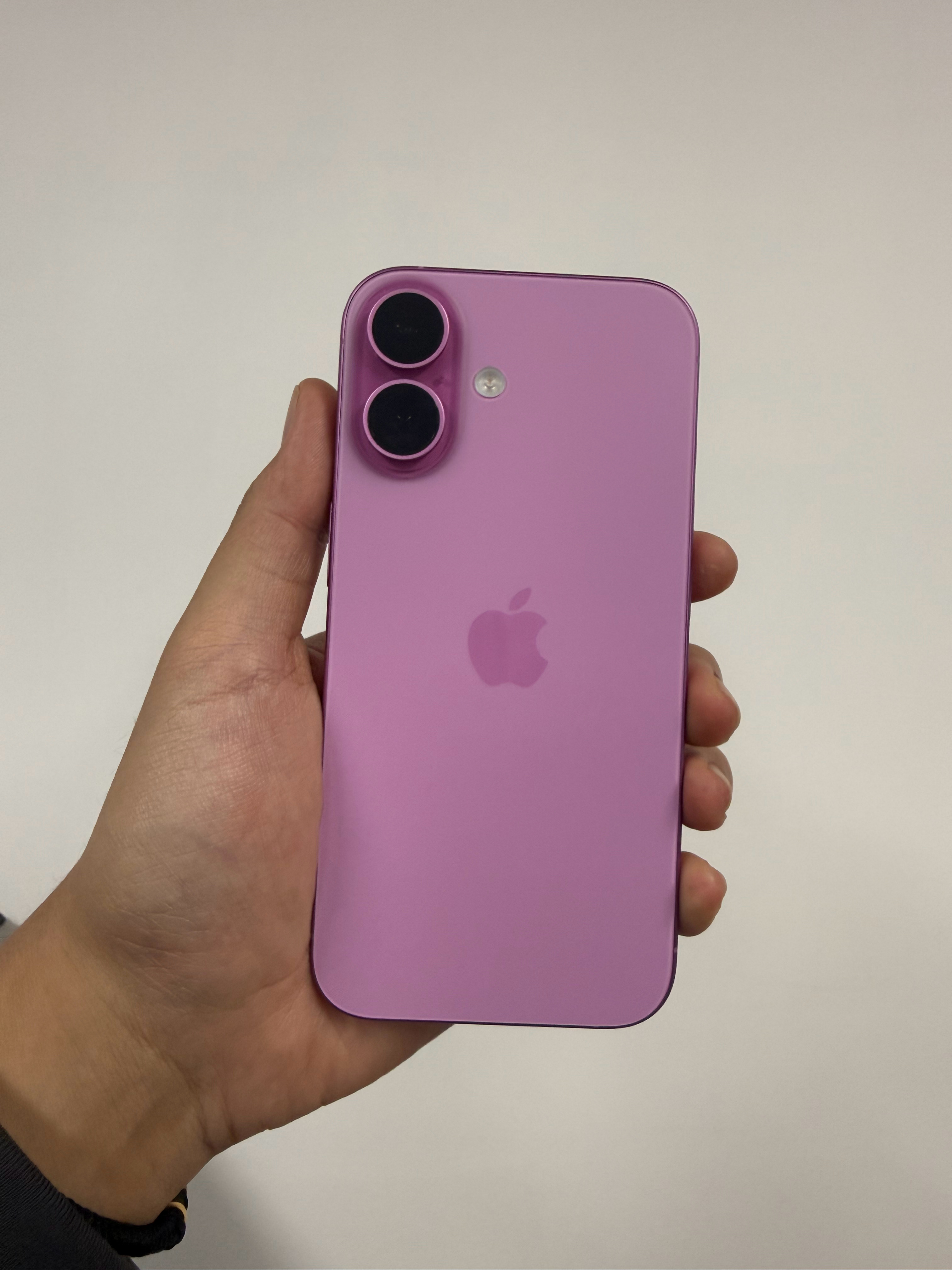 iPhone 17 256二手还要五千多，而16-256却只值三千多了有这样的差