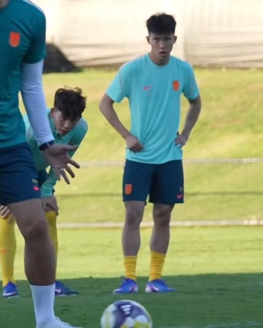 【911】十分认真的一对小情侣 