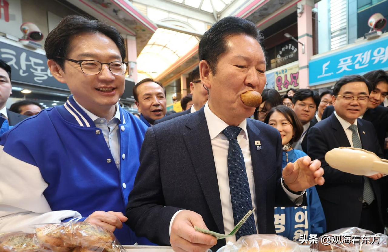 【我轻轻地尝一口，这香浓的诱惑，我喜欢的样子你都有[吐舌]】3月23日，共同民主