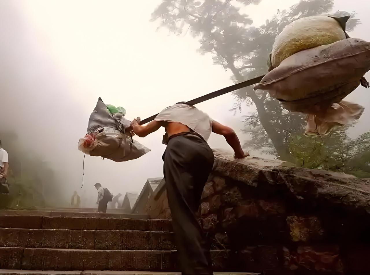 五十怎敢称为翁，
一年四季仍打工，
待等了却肩上事，
………？

上联：五十知天