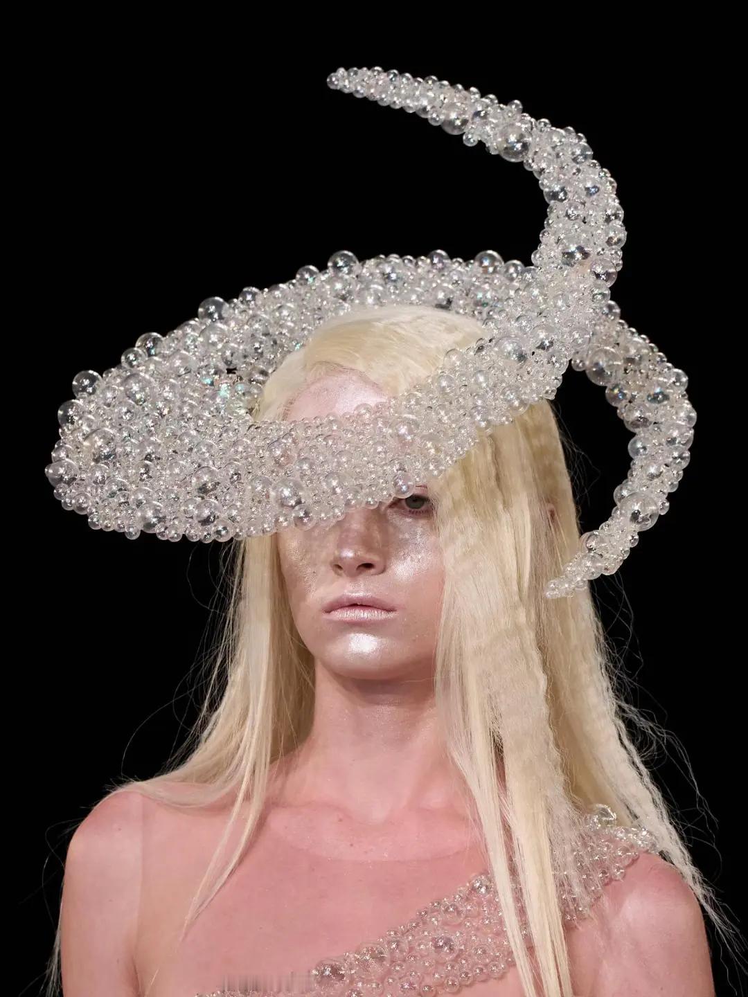 Details - IRIS VAN HERPEN fall/winter 20