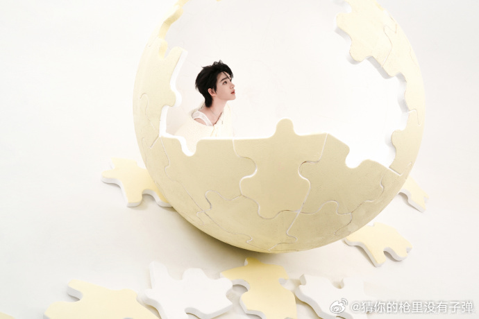 丁程鑫过往的一切慢慢变得温和且让人安心  丁程鑫时间像羽毛轻轻地打磨着记忆中的点