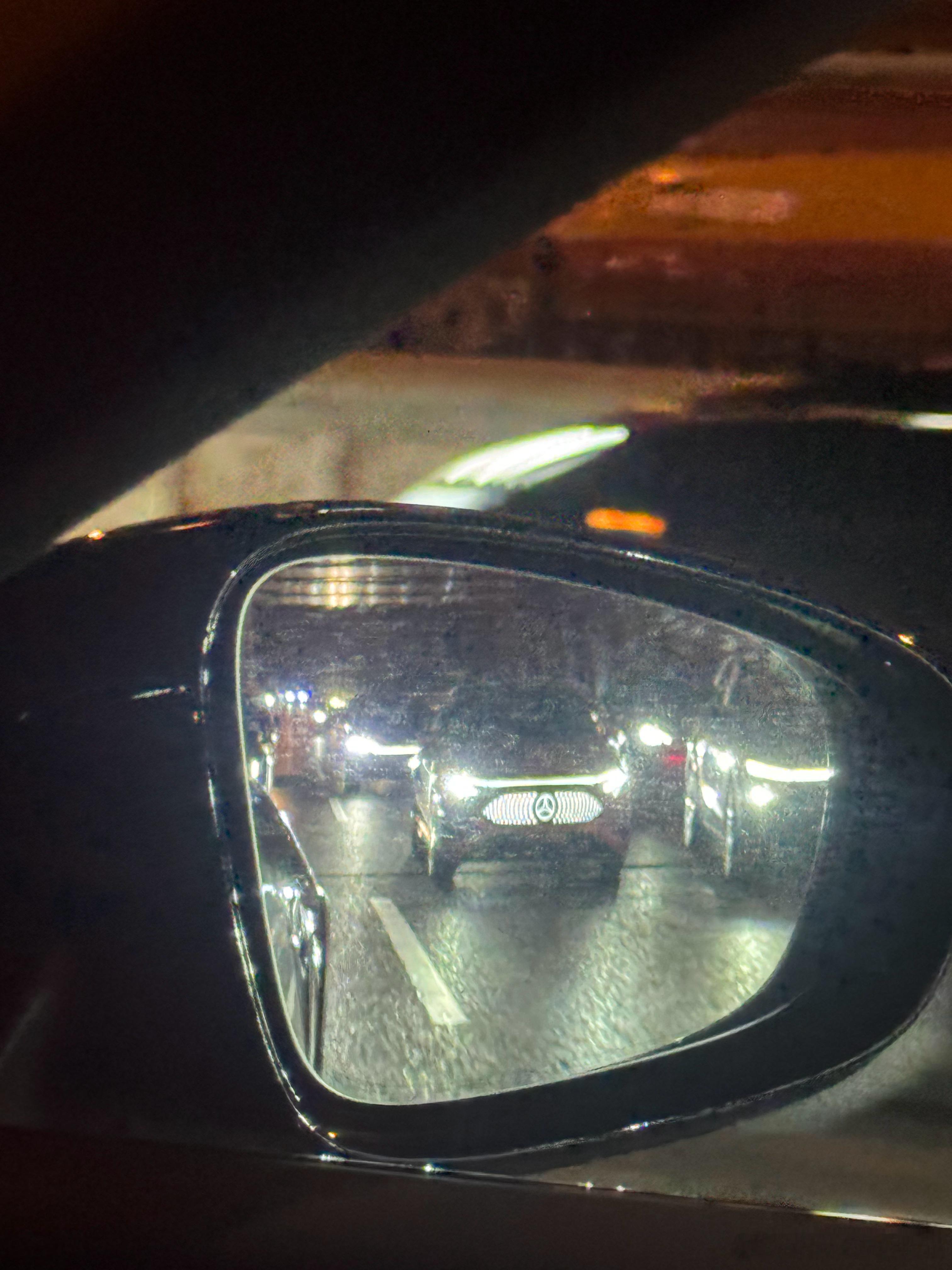 全新奔驰CLA纯电，第一次见晚上的样子，整个中网都亮起来了！凯文聊车