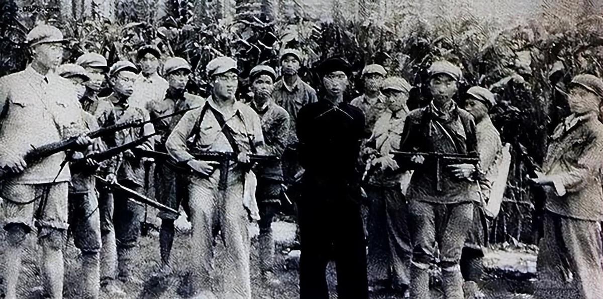 湘西最后一任恶匪覃国卿如何走上绝路，落下伏法结局背后的故事！
1965年3月24