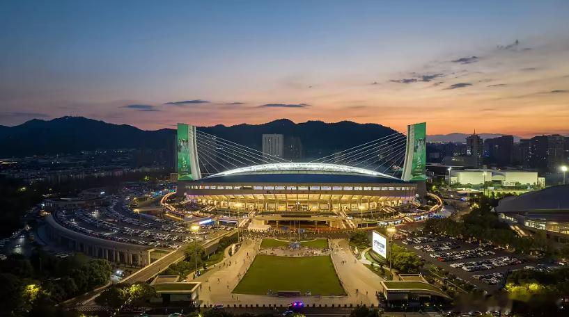 《体坛周报》记者王晓瑞报道，终经过多方商议，泰国队同意与中国队进行比赛，但双方只