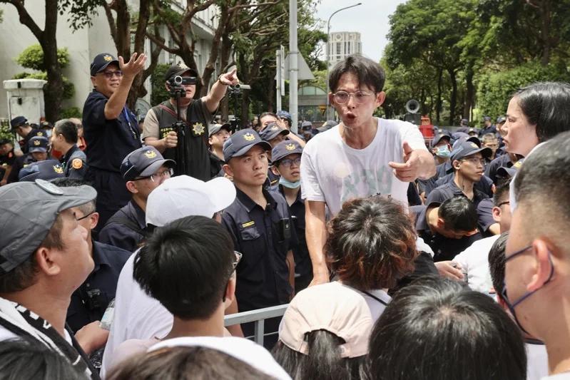 台北警局申请台检侦办黄国昌

民众党前主席柯文哲涉京华城案遭羁押满1年，现任党主