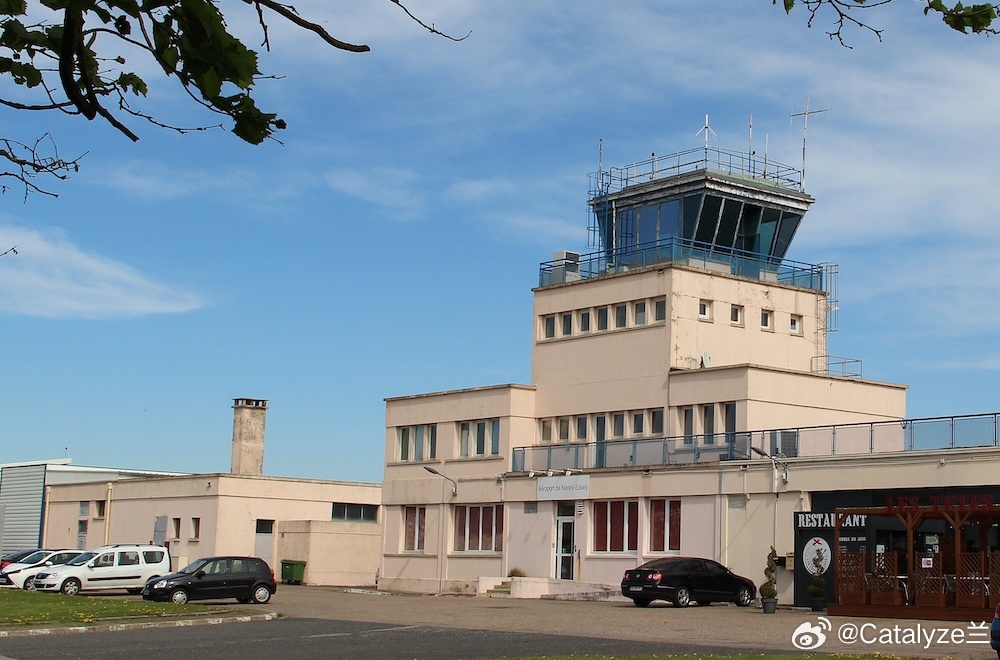法国跳伞飞机坠毁事故 11 人遇难✈️一架德国注册的PC-6跳伞飞机在法国南锡附