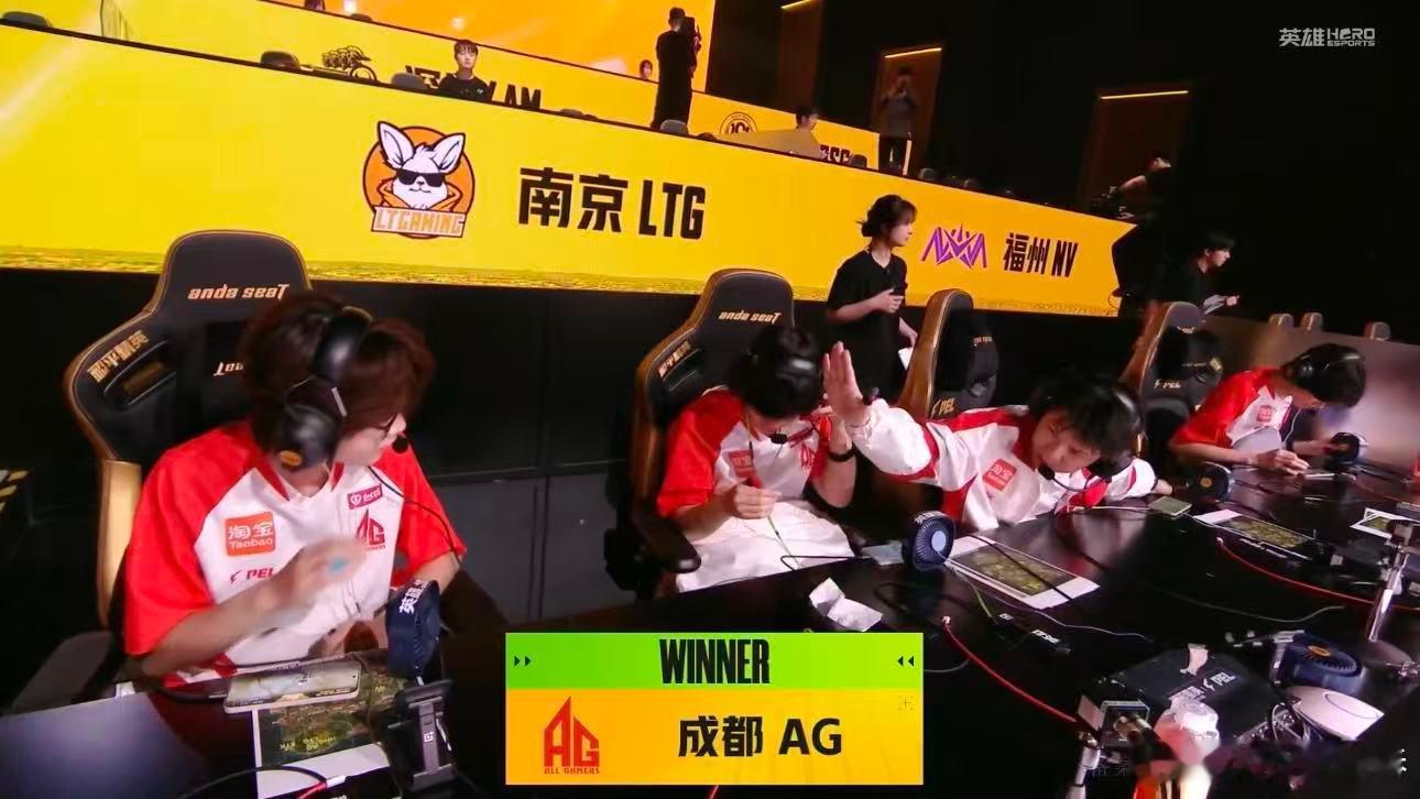 AG13淘汰吃鸡 远近枪线完美配合，不断收掉圈内对手斩获13淘汰，决赛圈稳守优势