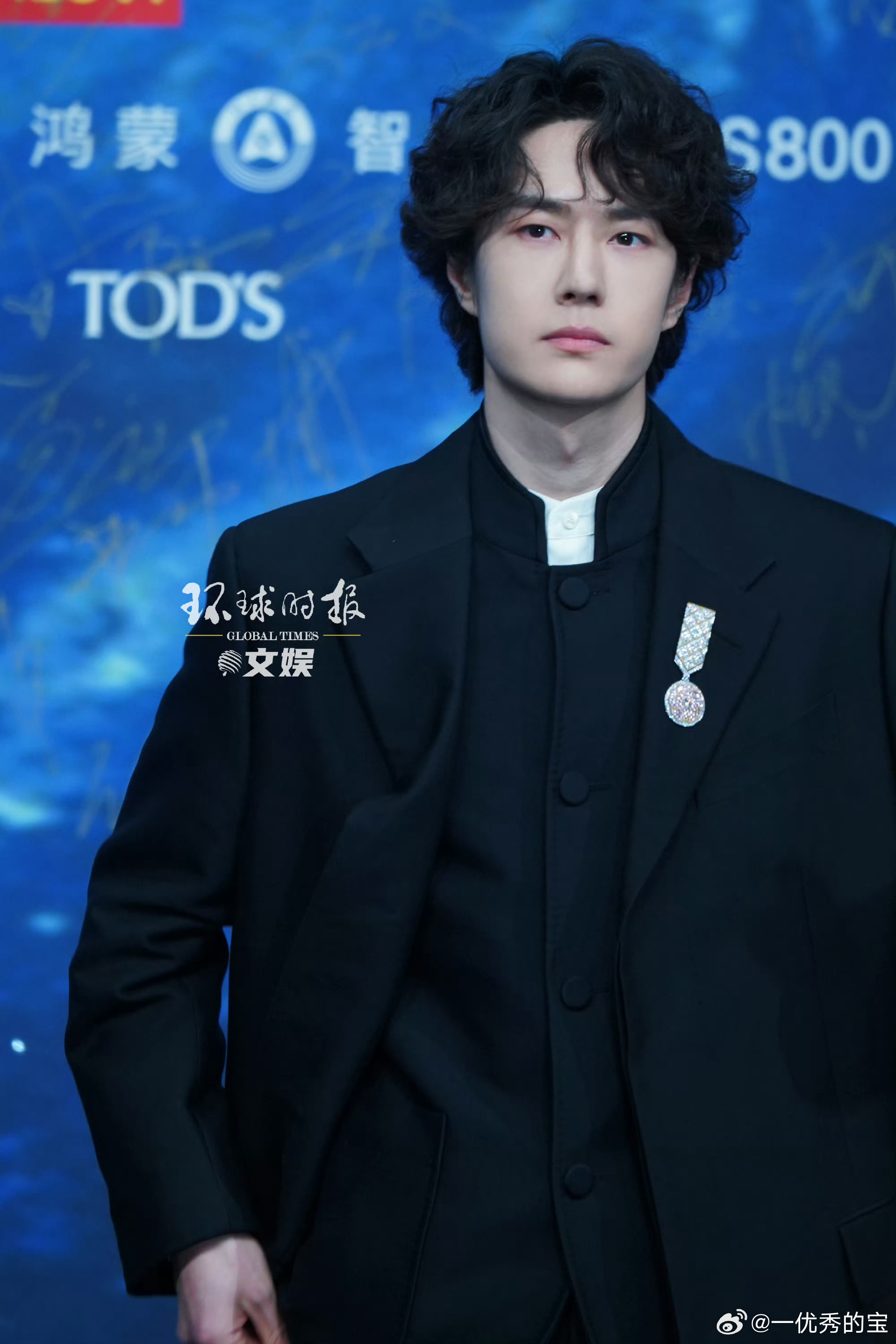 每家媒.体都在拍他 