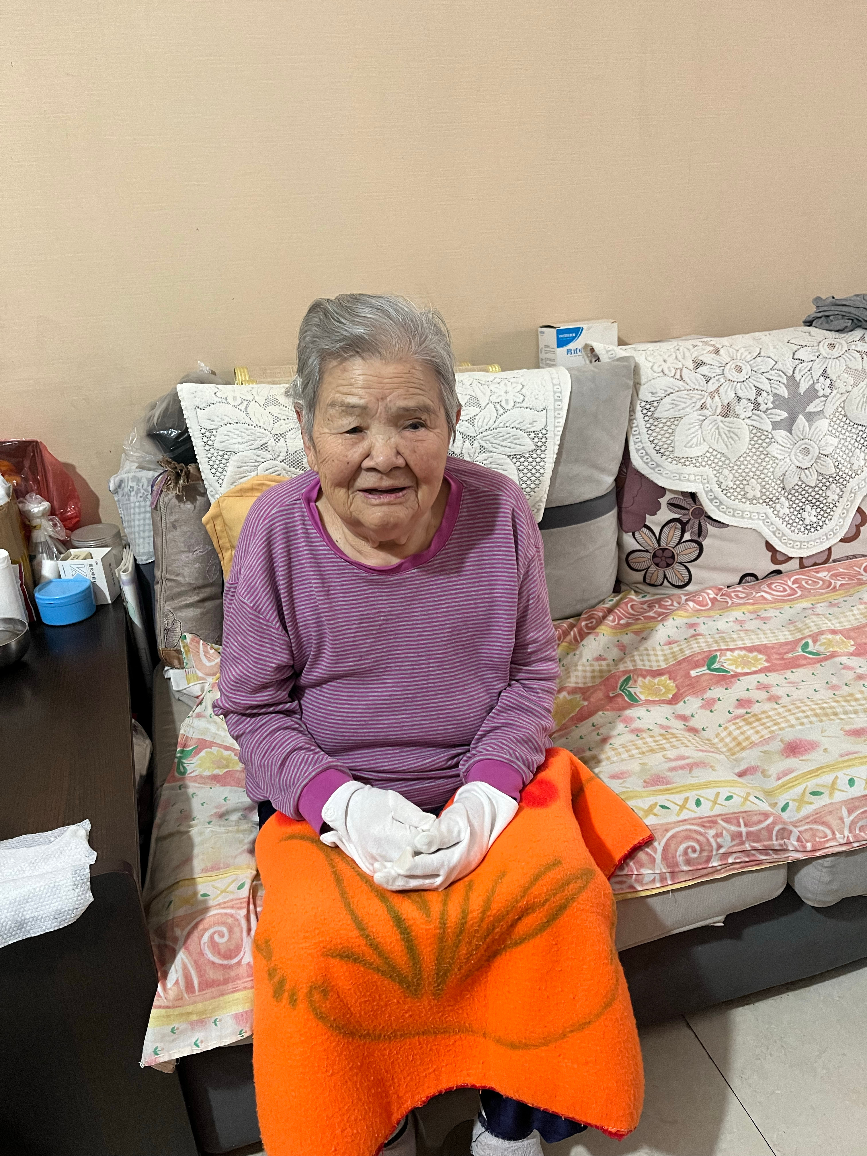 下午老爹电话又来了，第一句话通常还是：你在哪呢？又打球呢？我：您就说有什么事吧别