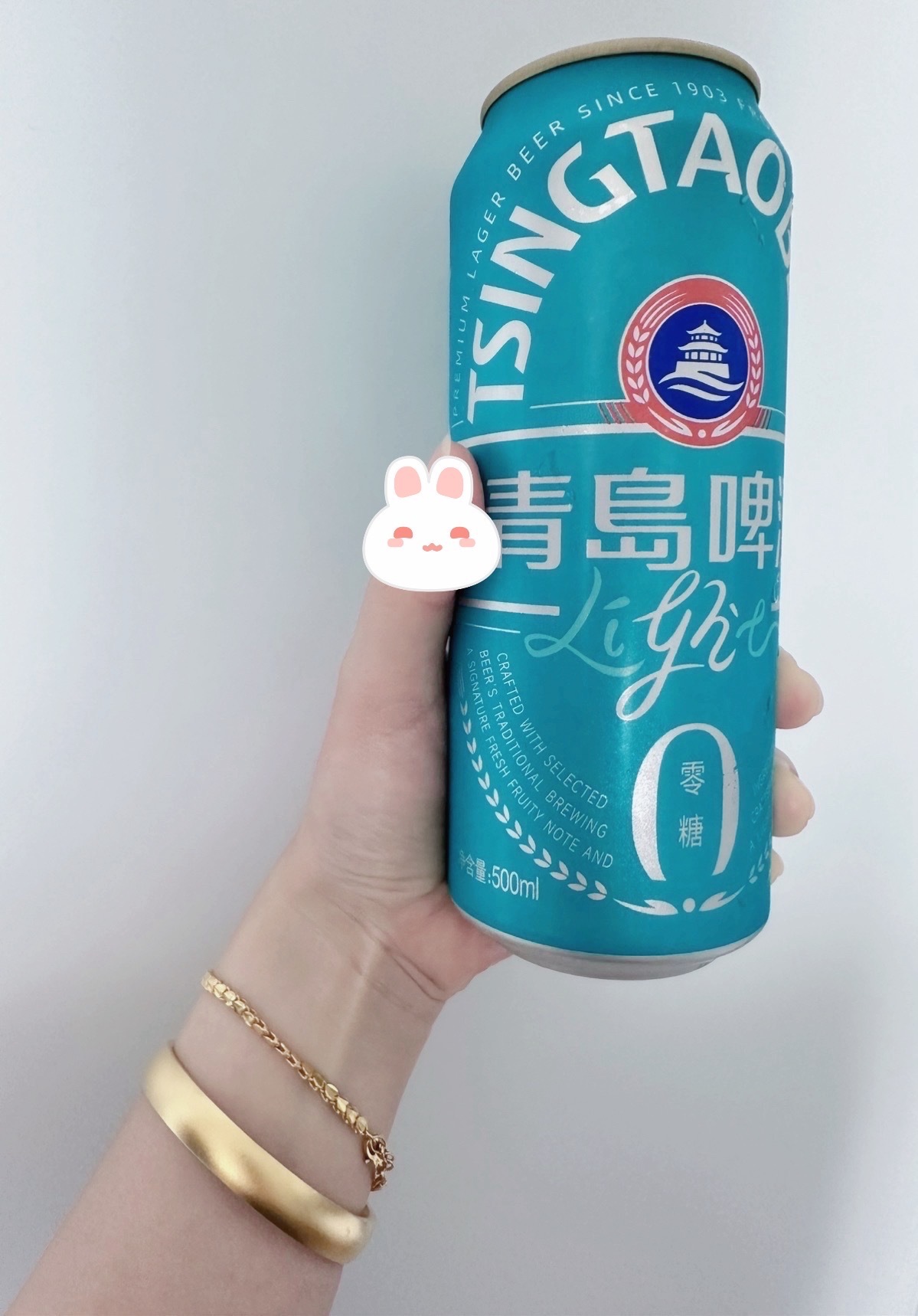 周末出去吃烧烤配青岛啤酒，绝配。[大学生能飞][大学生能飞]（手镯是真的哦，不是
