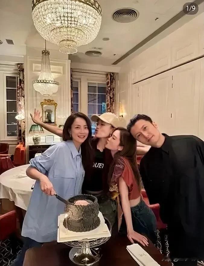 谢霆锋经纪人霍汶希生日当天，好友前来祝贺，气氛温馨，场面热闹，帅男谢霆锋也吃水不