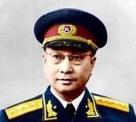 1952年，炮弹专家沈毅被判处死刑，为了捞人陈赓先斩后奏，来到中南海找毛主席，和