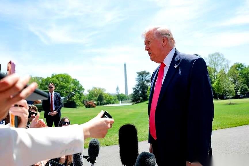 最近有一段关于特朗普“退位保平安”的时局推演，把这位老爷子眼下的处境扒得一干二净