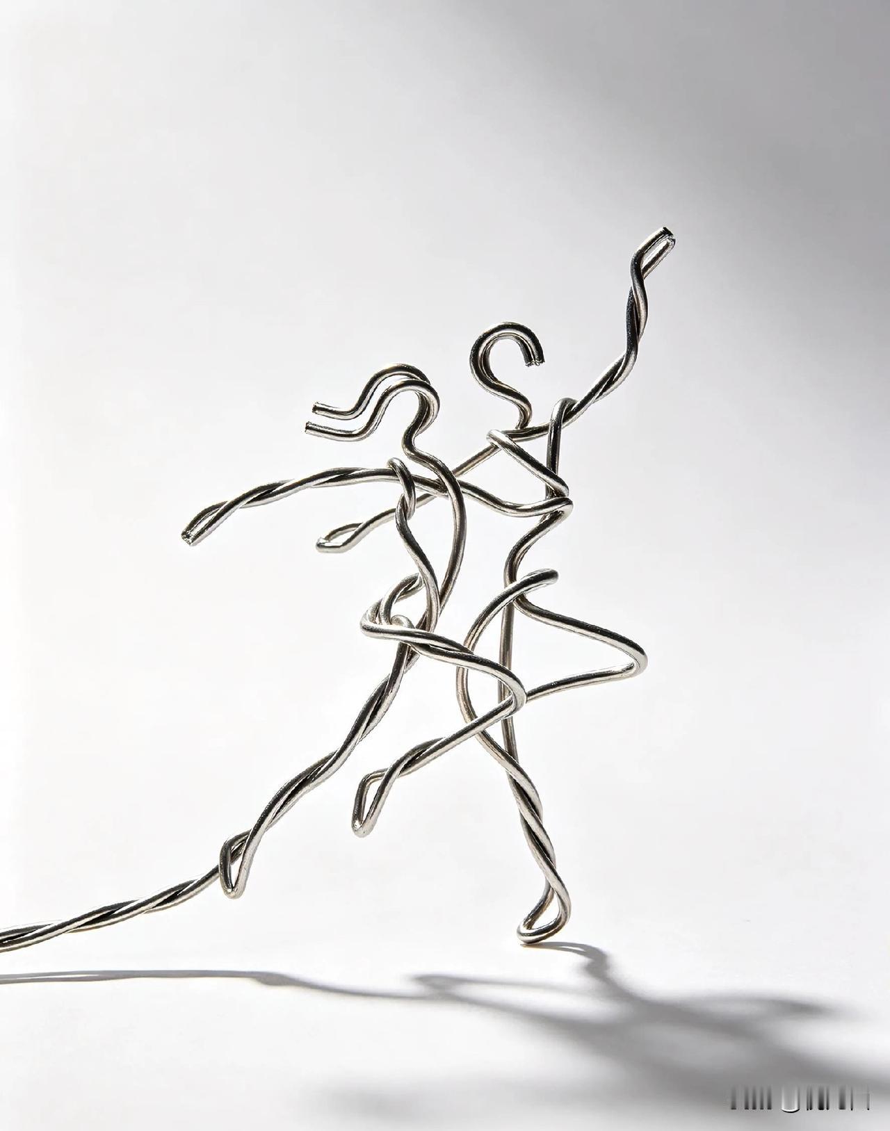 你第一眼看到了什么？
乍一看，
以为是两个人在跳舞！
仔细看，
原来是一根不听话