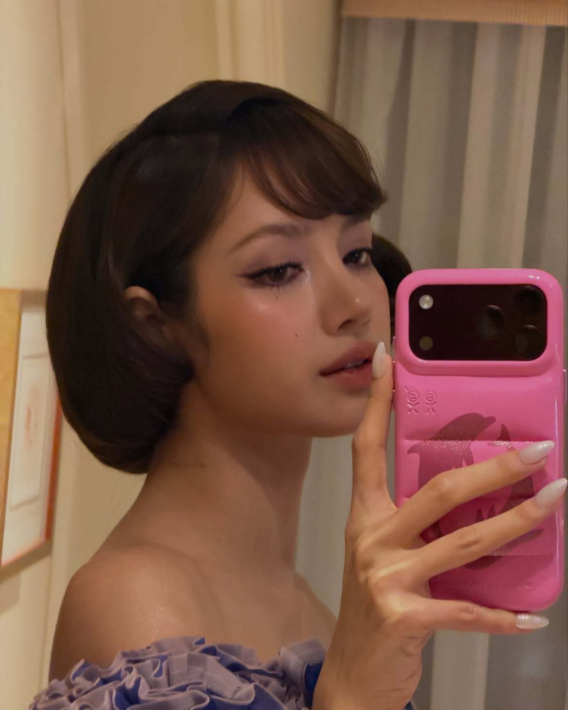 261008 Lisa更新 IG🐣“🌹🤍”So pretty!!!!! 