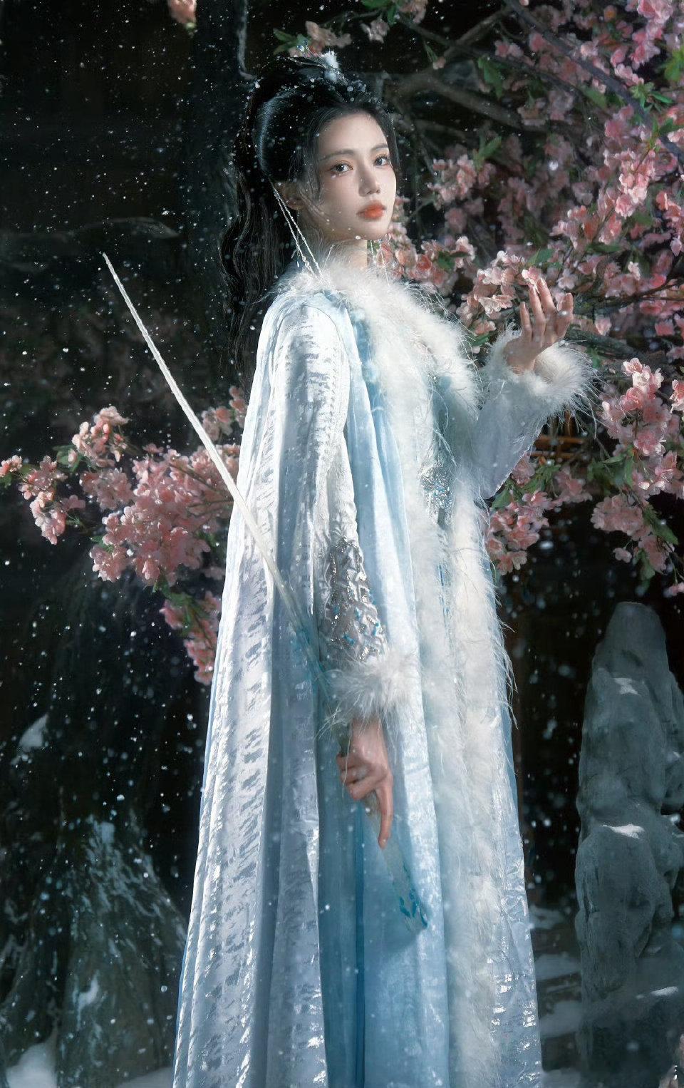 千朵桃花一世开  孙珍妮真香 《千朵桃花一世开》孙珍妮饰演的妲己幼年体受到了剧迷