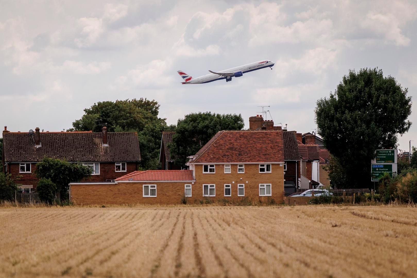 #英航回应将乘客遗体放厨房13小时#【航班上乘客离世，遗体被放机舱厨房13小时，