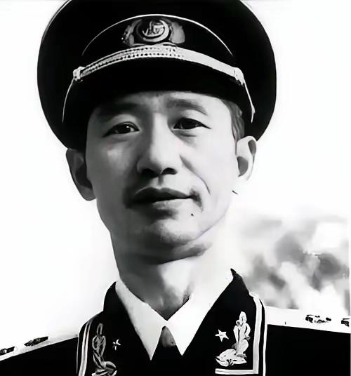 1935年，红九军作战科长周希汉，被军长顶着额头连开五枪，五枪都没打中：是他命大