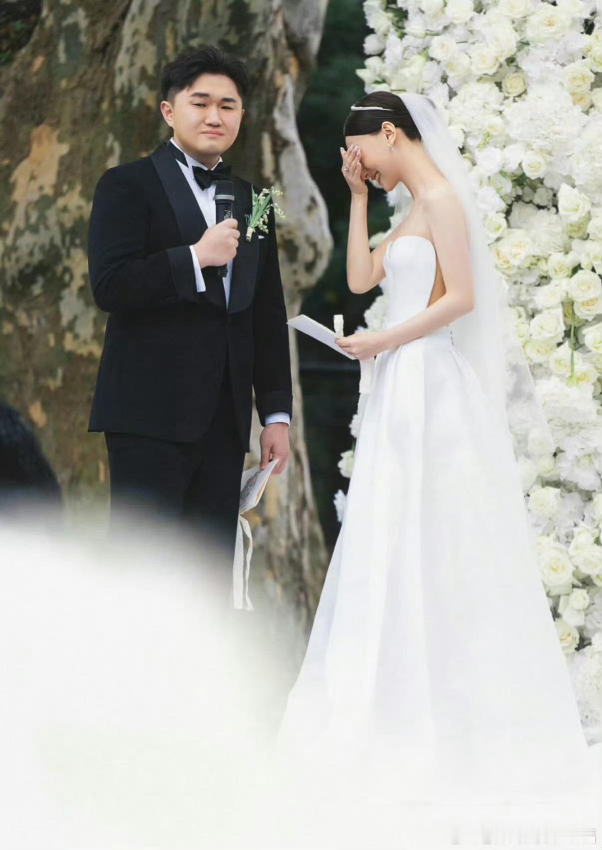张百乔和老婆一年没互动了张百乔与妻子小雪近一年社交平台近乎零互动，连结婚纪念日也