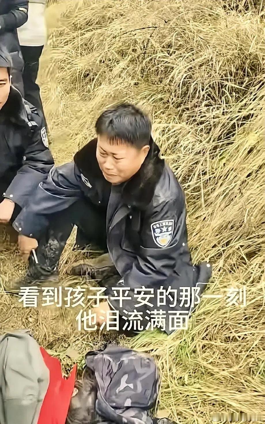 泪目了！辽宁，找到走失的4岁女童时，派出所所长再也忍不住，坐在地上痛哭，作为两个
