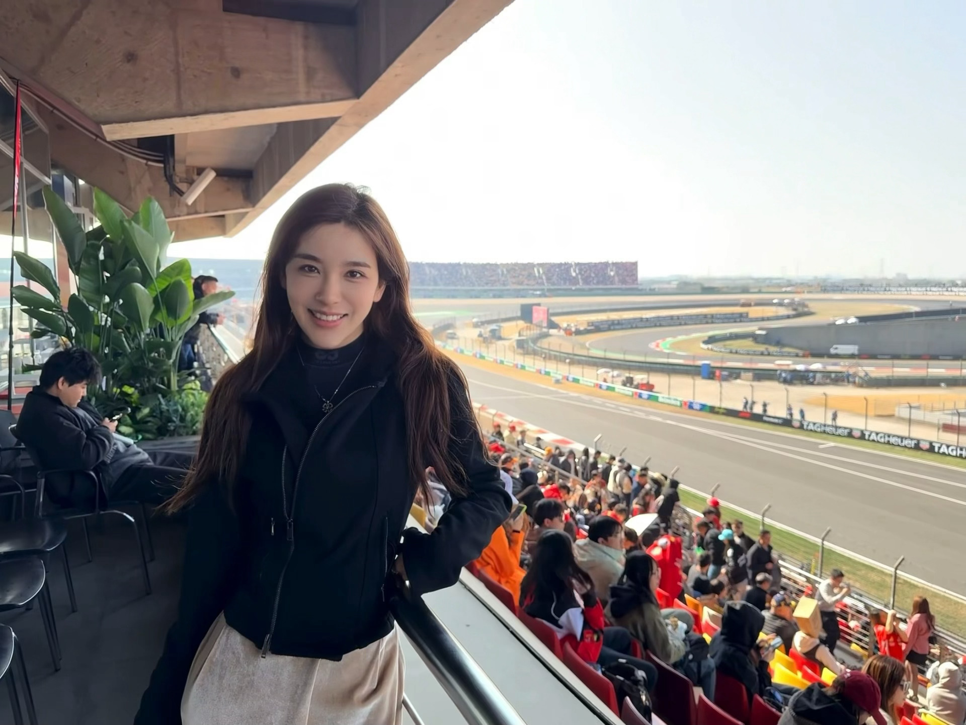 LPL官方解说Rita分享照片：喵