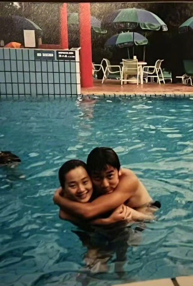 林依轮夫妇西湖廊桥对唱 夫妇一些老照片，我说你俩一直这么腻歪吗哈哈哈哈哈哈，也太