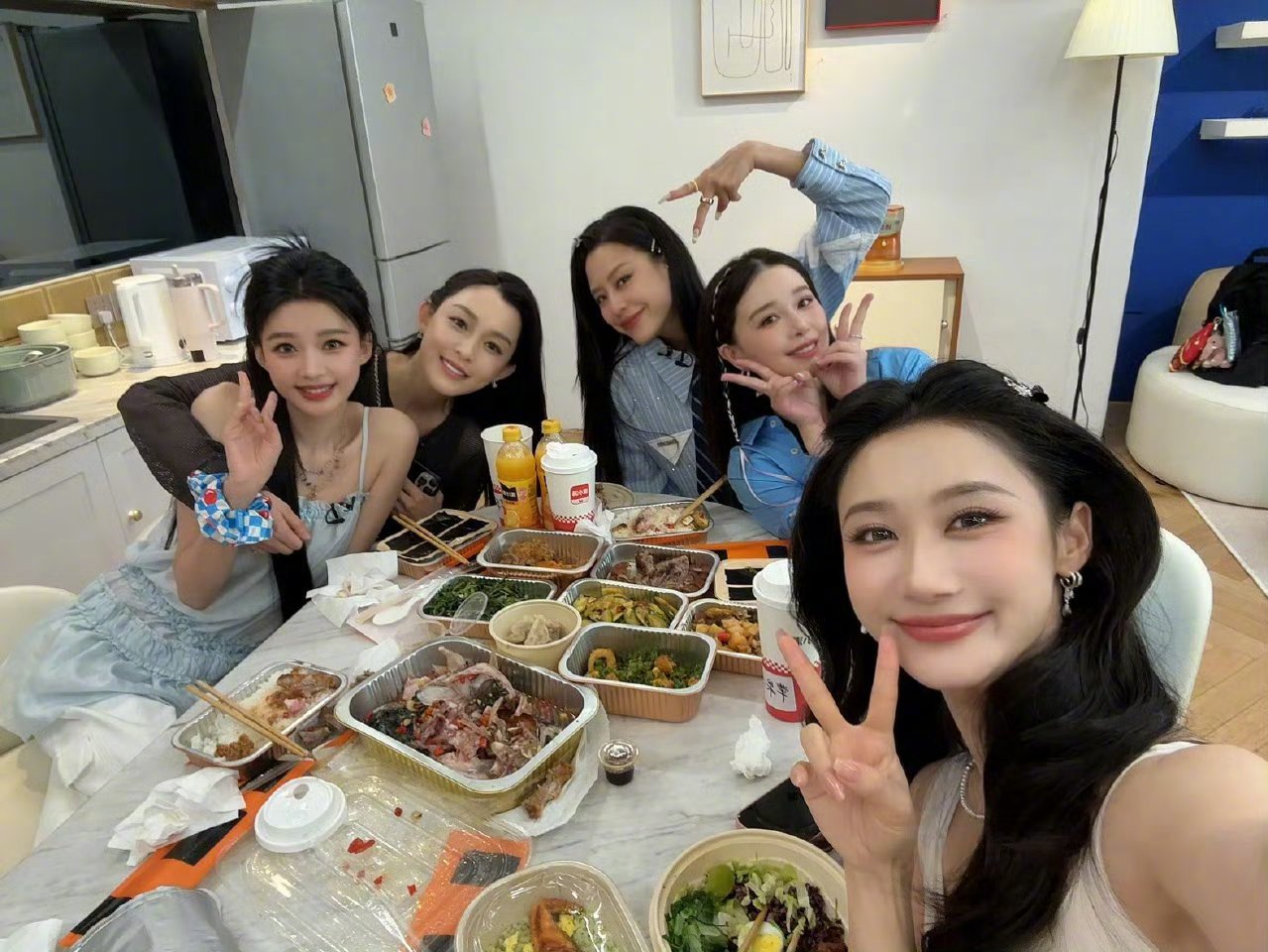 阚清子的歌词本清子姐也太努力太用心了吧！对待舞台和歌曲超上心！！真的能感受到她满
