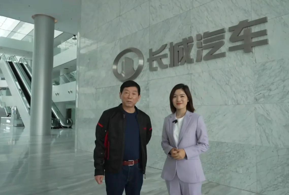 刚刚看完长城汽车无图智驾挑战的直播，整体感觉相当的稳，在相对复杂的路况环境下，完