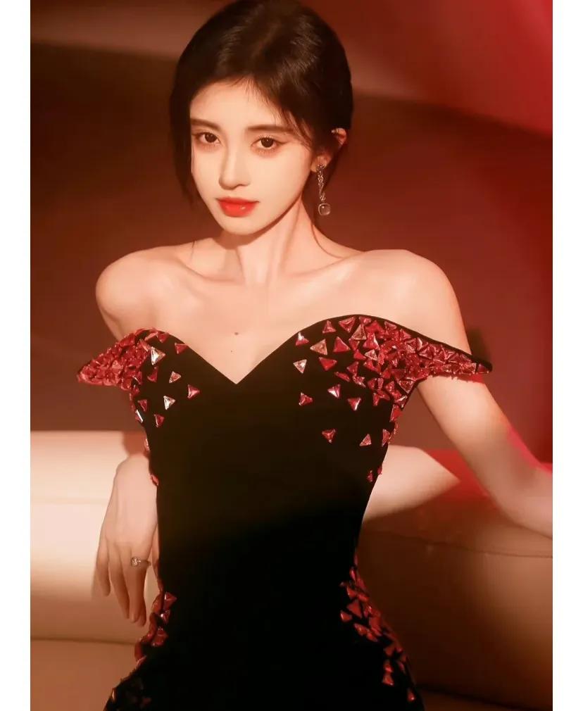 她公司为啥不接现代剧啊
又美上热搜了为啥她的公司不给她接现代戏?之前接的古装剧被