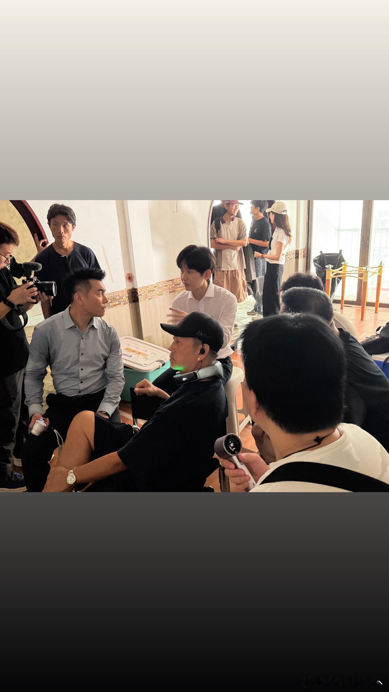 持🔫的林sir要疯了我，能不能边拍边播啊