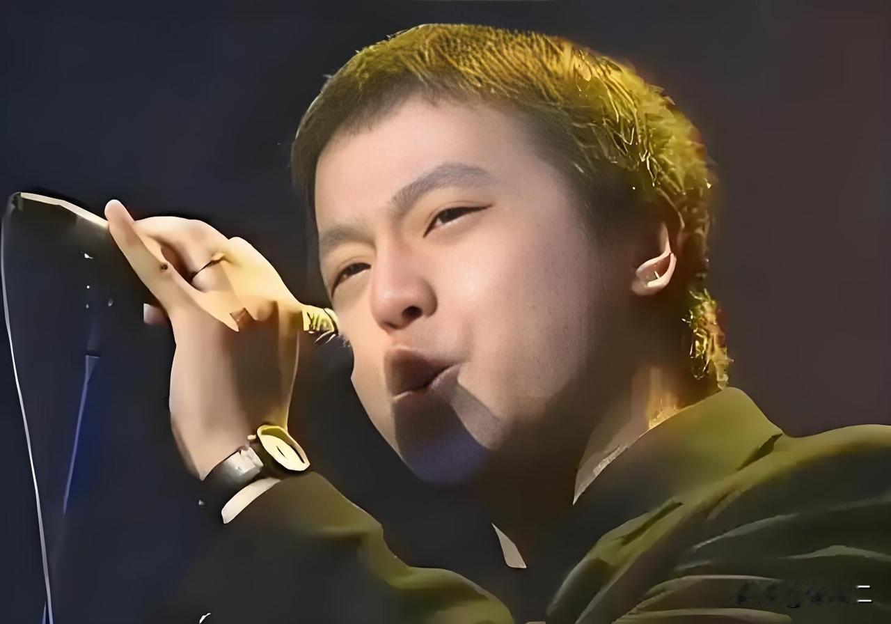 汪峰与窦唯，都是内地摇滚举足轻重的音乐人，窦唯早年凭黑豹乐队惊艳乐坛，单飞之后深