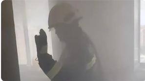天津东丽区有个大哥，在家炖着鸡呢，自己倒在卧室睡得呼呼响！凌晨楼道里飘满焦糊味，
