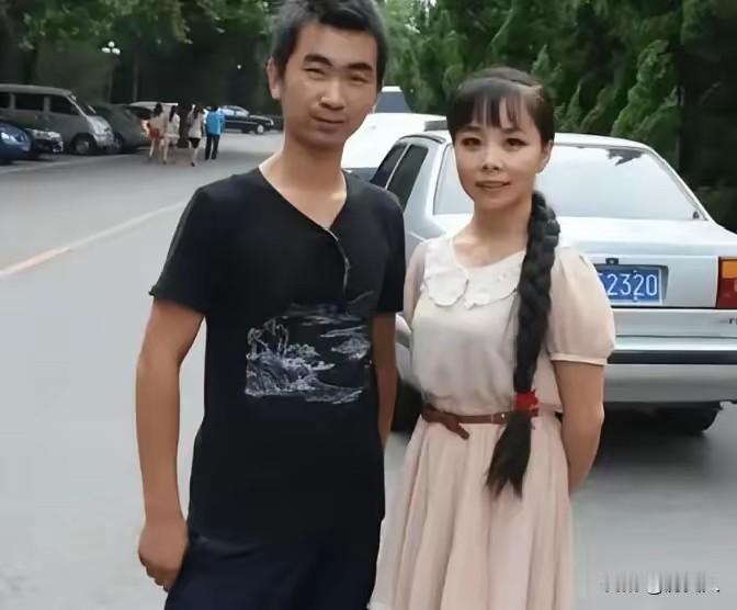 王二妮爆红后，农村男友自卑提分手，她一句话守住这辈子最朴素的爱情
 
2007年