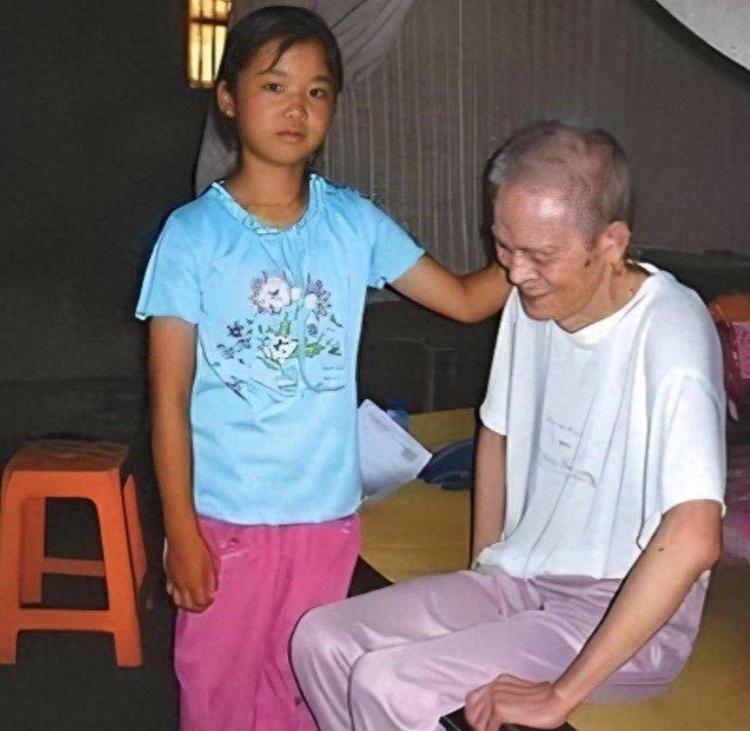 1993年，新婚夜，瘫痪新娘被丈夫抱上炕，谁知，到了半夜，她猛地惊醒，原来是听到