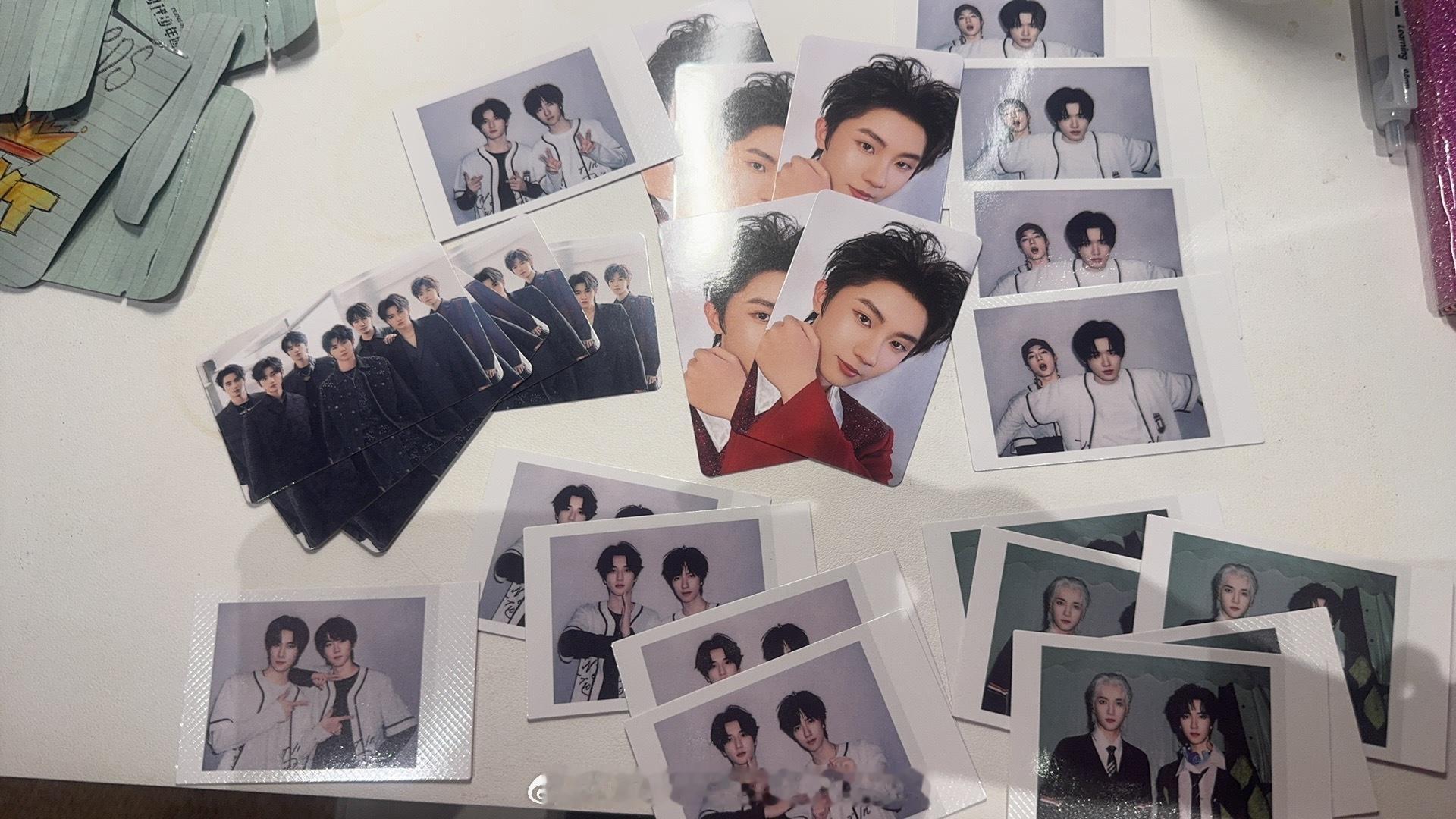 笑晕，5包一点儿不洗卡的还想拆着玩拆all霖呢，介是麻啊，全一样的，不好玩 