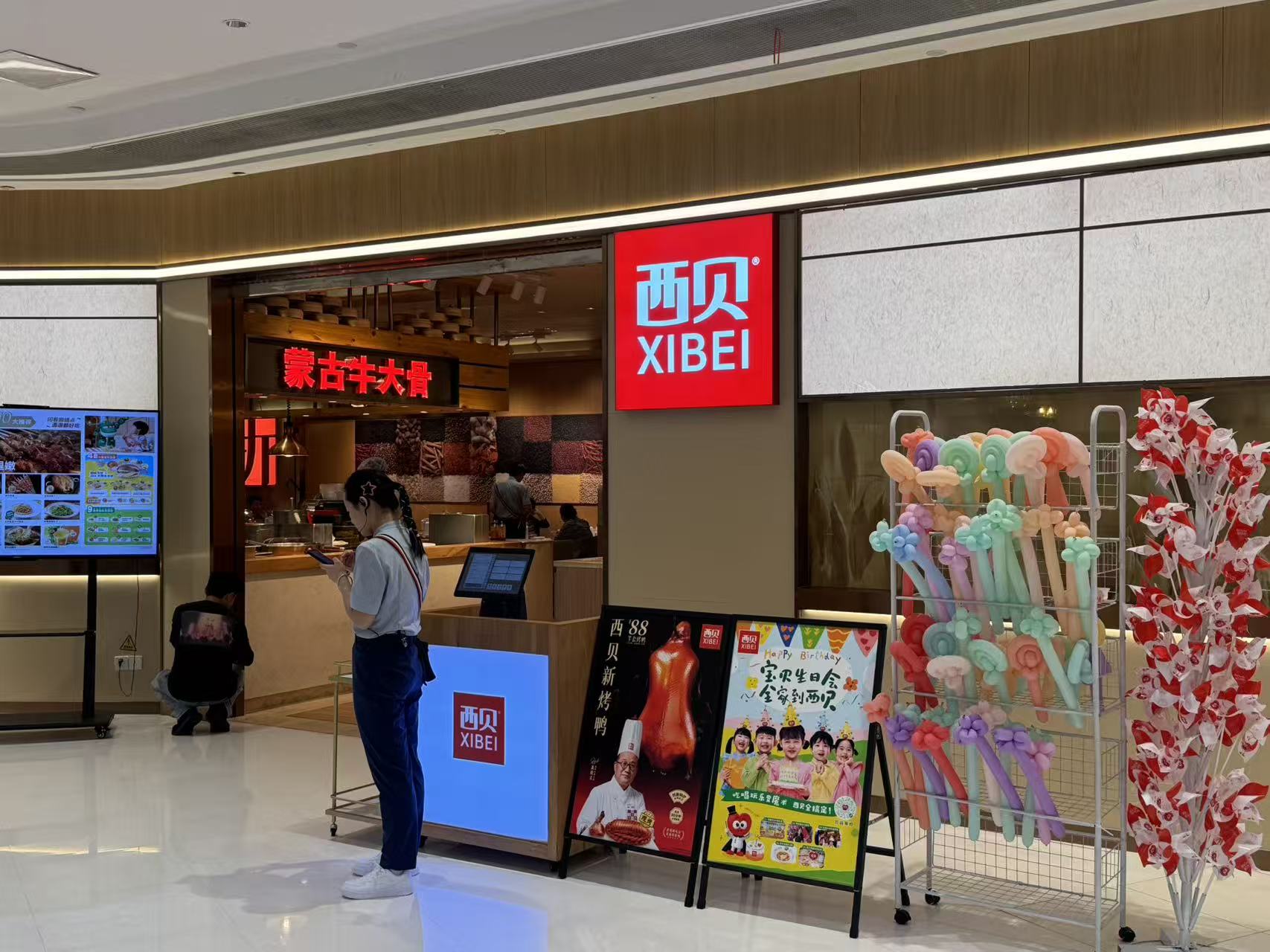 西贝自救：广撒代金券，用“钞能力”找回消费者，有顾客实付1元吃大餐