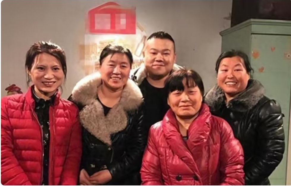 身家过亿的岳云鹏，为五个姐姐买房，为何不出手帮农村无业的弟弟 