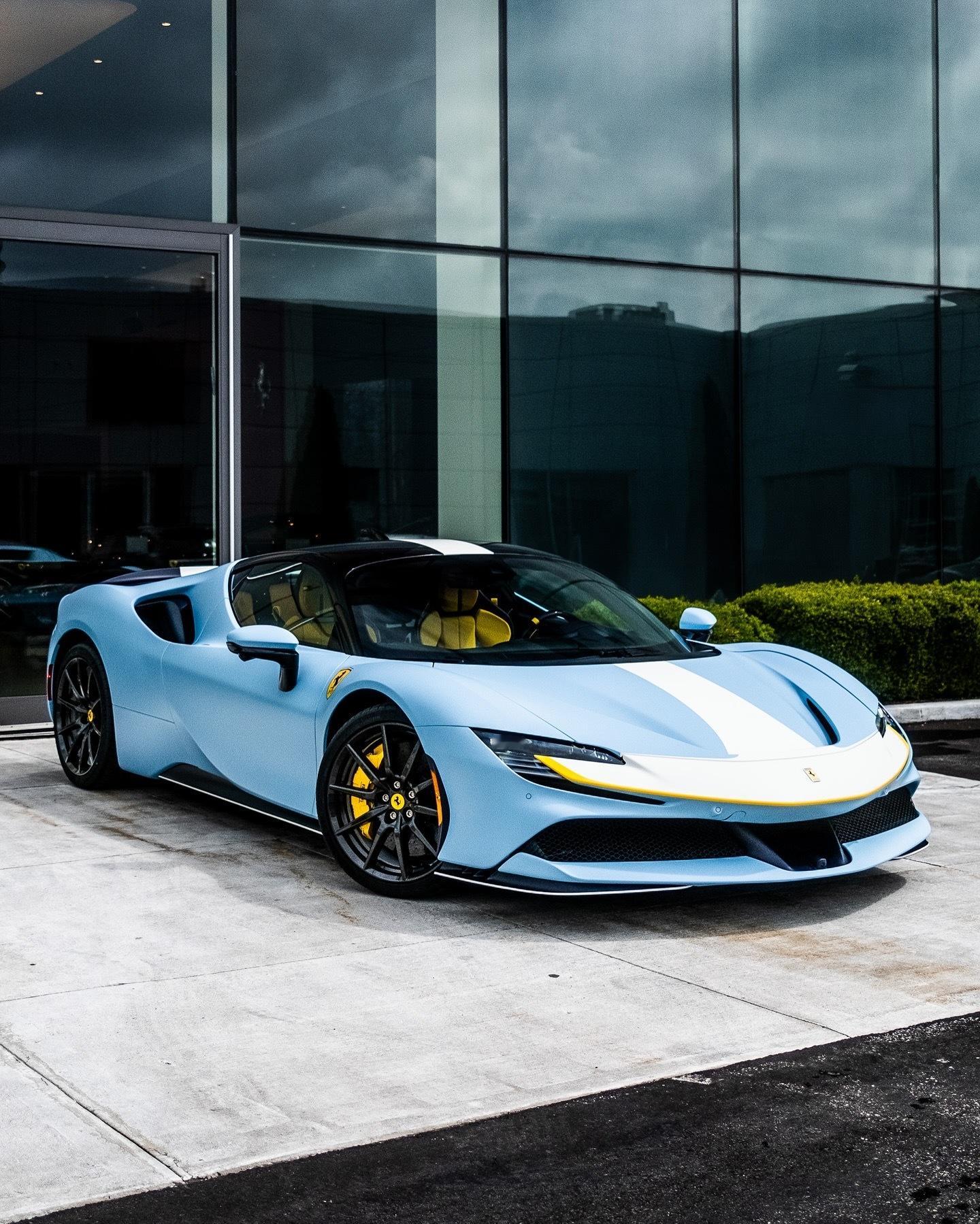 SF90 Stradale 油漆：Azzuro Laplata Opaco内饰：